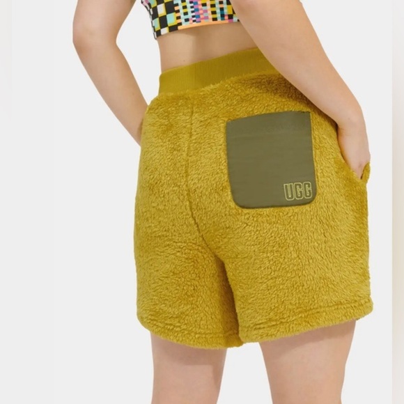 UGG Women's Camilia Sherpa Shorts‎ Polyester in Relish/Sapling, Size Small new - Picture 3 of 4